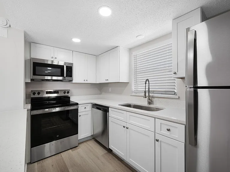 Oasis I on St Pete Beach — Photo 25