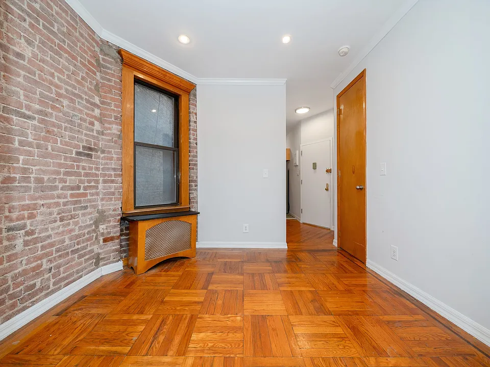 796 9th Ave #44