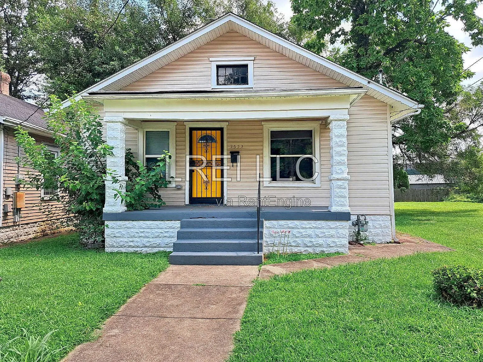 2 bed, 1.0 bath, $1,195 — Photo 1