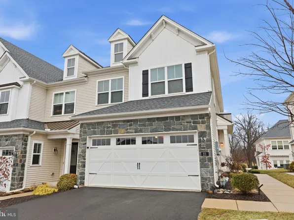 21 Spring Mill Dr, Ivyland, PA 18974