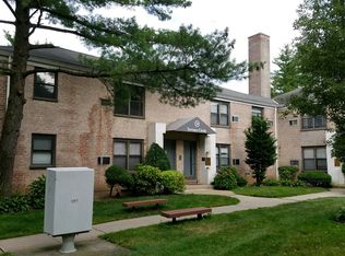 30 Terrace Cir APT 2C, Great Neck, NY 11021