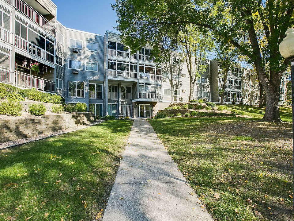 1st image of 135 Viking Dr E APT 212
