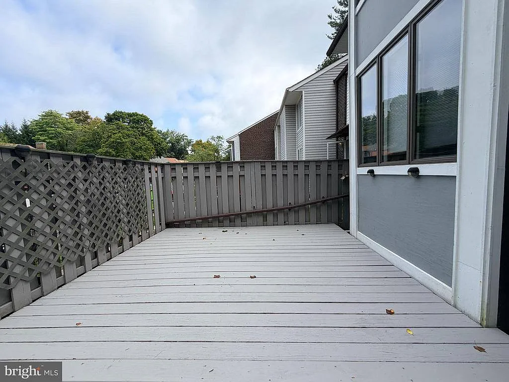 3 bed, 4.0 bath, 2320 sqft, $2,800 — Photo 2