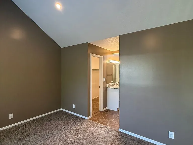 8861 W 106th Ter — Photo 15