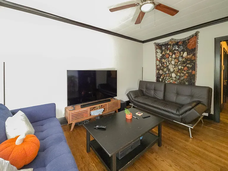 1827 1/2 W Winona St #2 — Photo 7