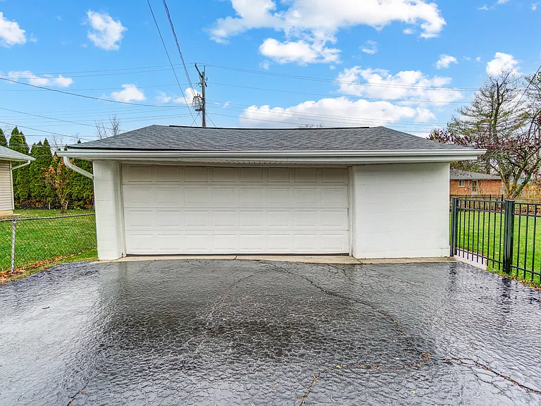 3592 Delamere Ave — Photo 32