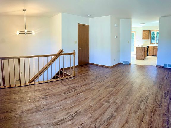 3rd image of 1205 Windwood Ln