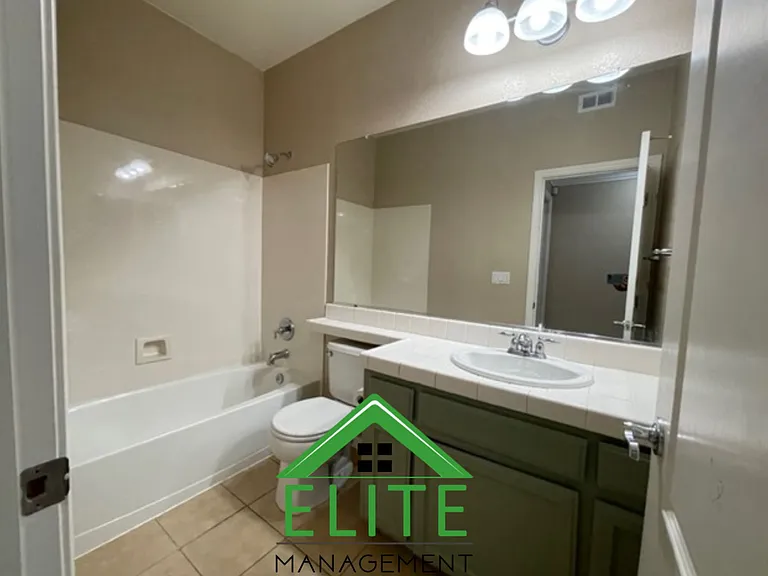 2128 Horseshoe Glen Cir — Photo 11
