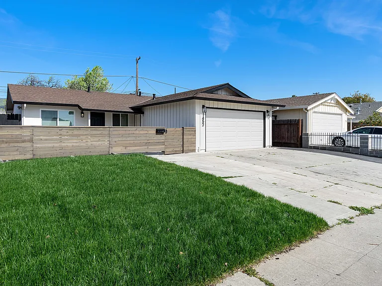 Lochner Dr — Photo 13