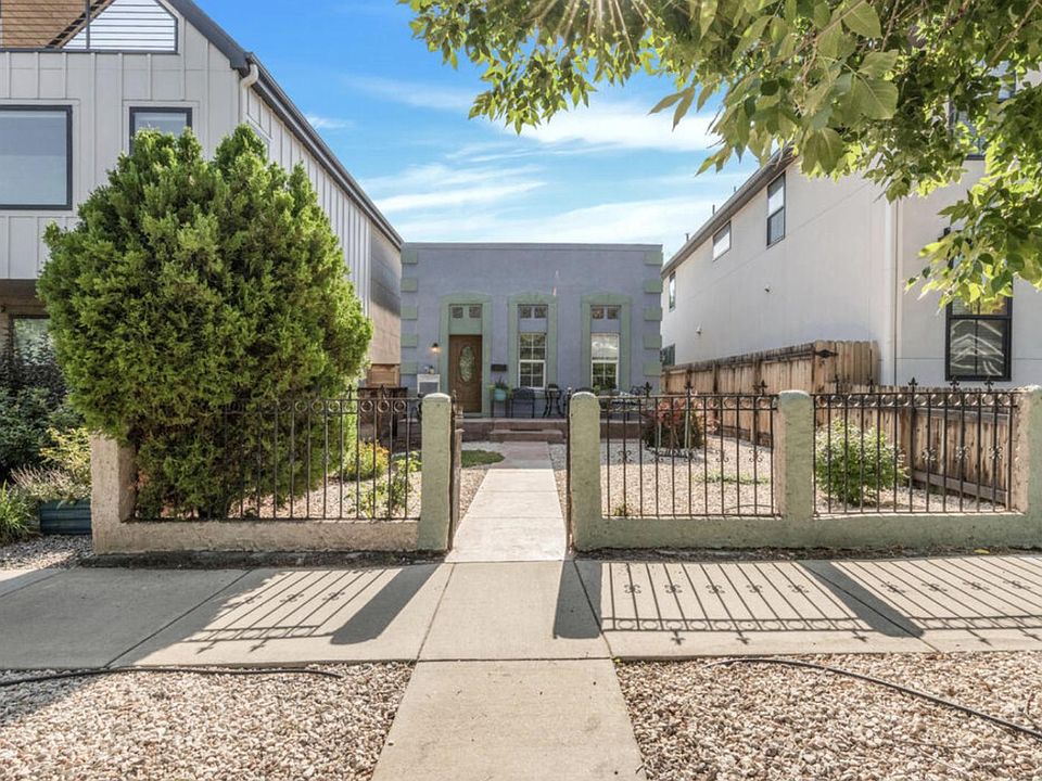 Spacious and Manicured Front Yard