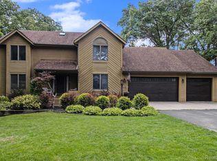 3364 N Tipsico Lake Rd, Hartland, MI 48353