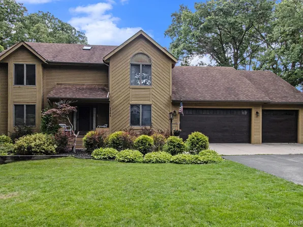 3364 N Tipsico Lake Rd, Hartland, MI 48353
