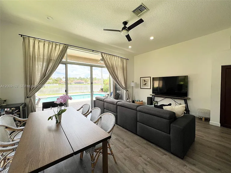 2486 Bay Isle Dr — Photo 15