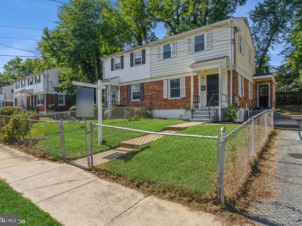 5903 Shoshone Dr, Oxon Hill, MD 20745