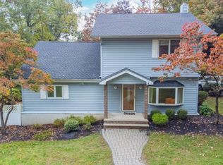 4 Gold Ln, Oak Ridge, NJ 07438