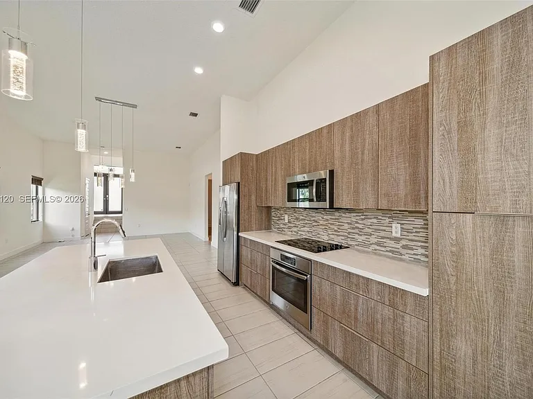 7635 NW 103rd Pl — Photo 18