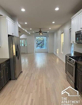 3rd image of 2255 N Artesian Ave
