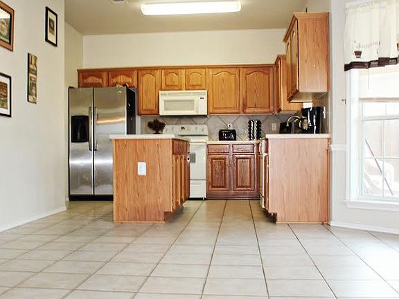 4th image of 2005 Schottische Ln
