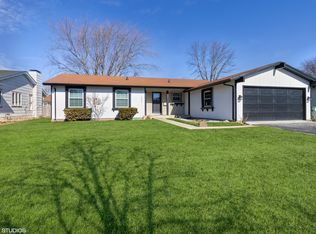 1033 Conrad Ct, Elk Grove Village, IL 60007
