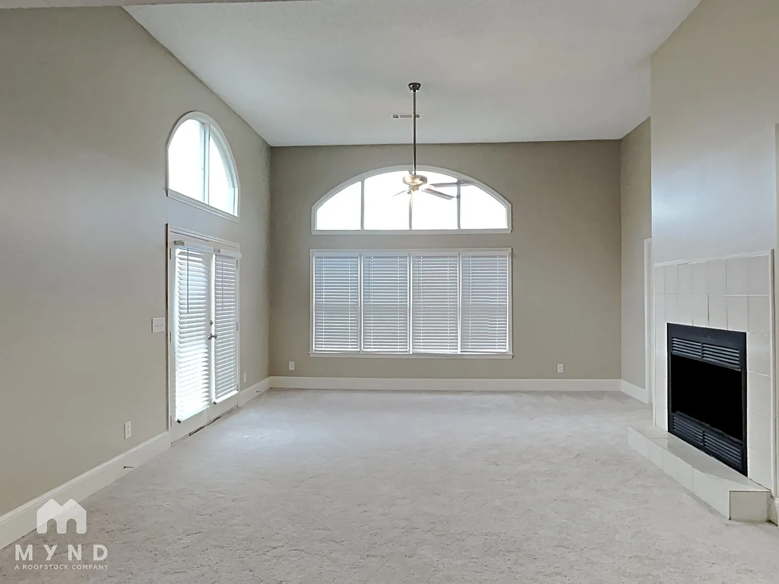 3 bed, 3.0 bath, 1962 sqft, $2,110 — Photo 2