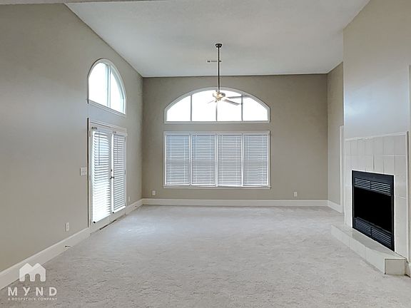 2nd image of 4015 Golfview Dr