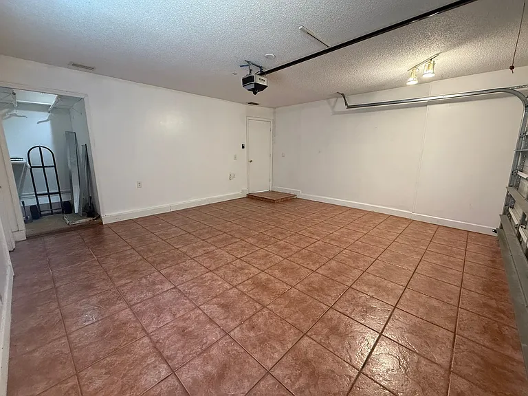 4712 Dandelion Dr — Photo 13
