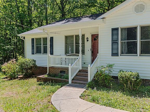 3rd image of 736 Boone Rd