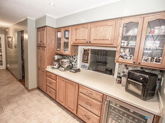 3rd image of 3088 Grandview Rd