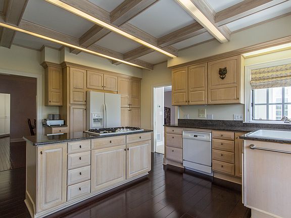 Maple Cabinetry with Granite