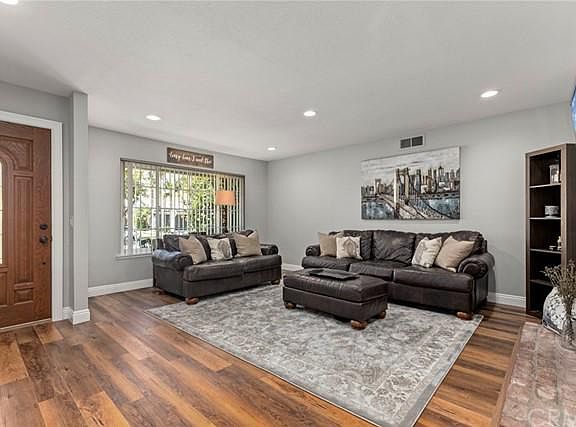 4th image of 1038 E Glendora Ave