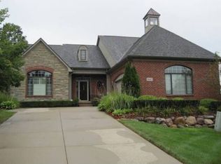 4647 Oakhurst Ridge Rd, Clarkston, MI 48348