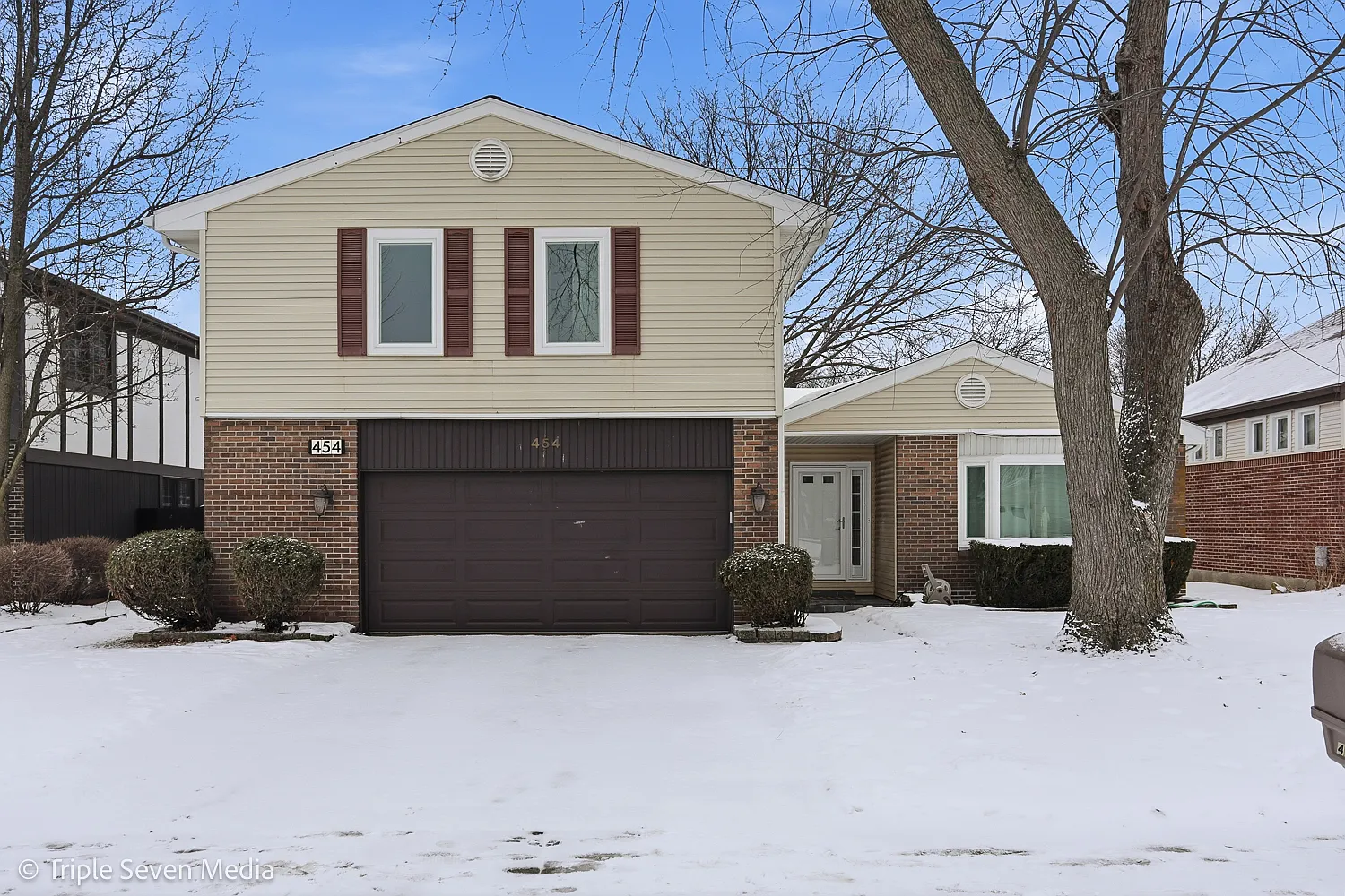 454 Stone Pl photo 1