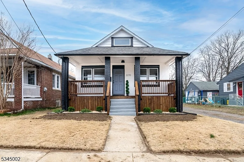 2270 Mulford Ave photo 1