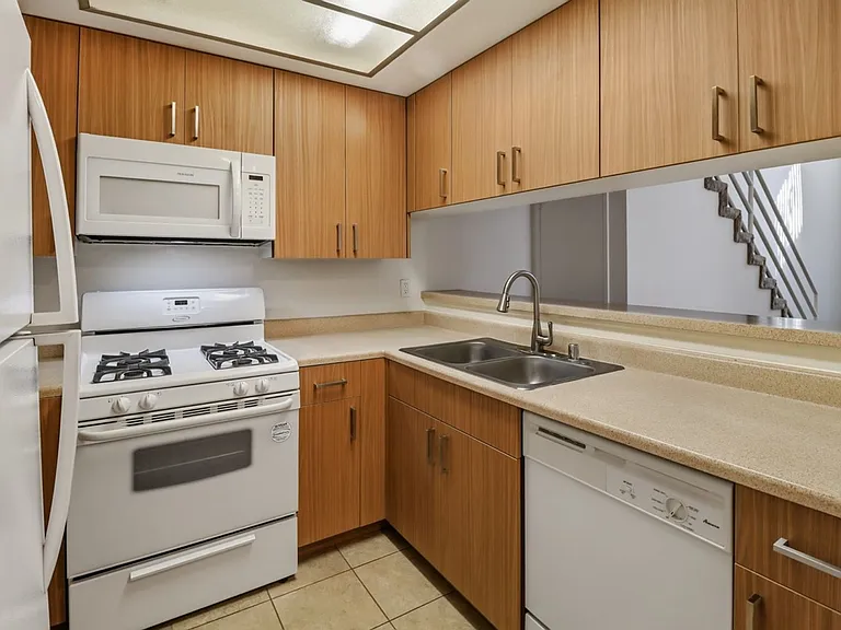 1619 S Bentley Ave — Photo 10