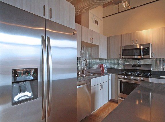 5th image of 360 W Illinois St APT 508