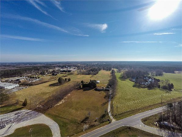 2nd image of 135 Old Jackson Rd