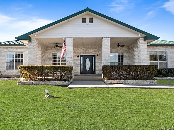 3rd image of 308 Red Oak Dr.