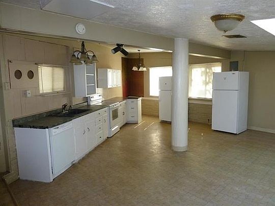 3rd image of 215 W 19th Ave