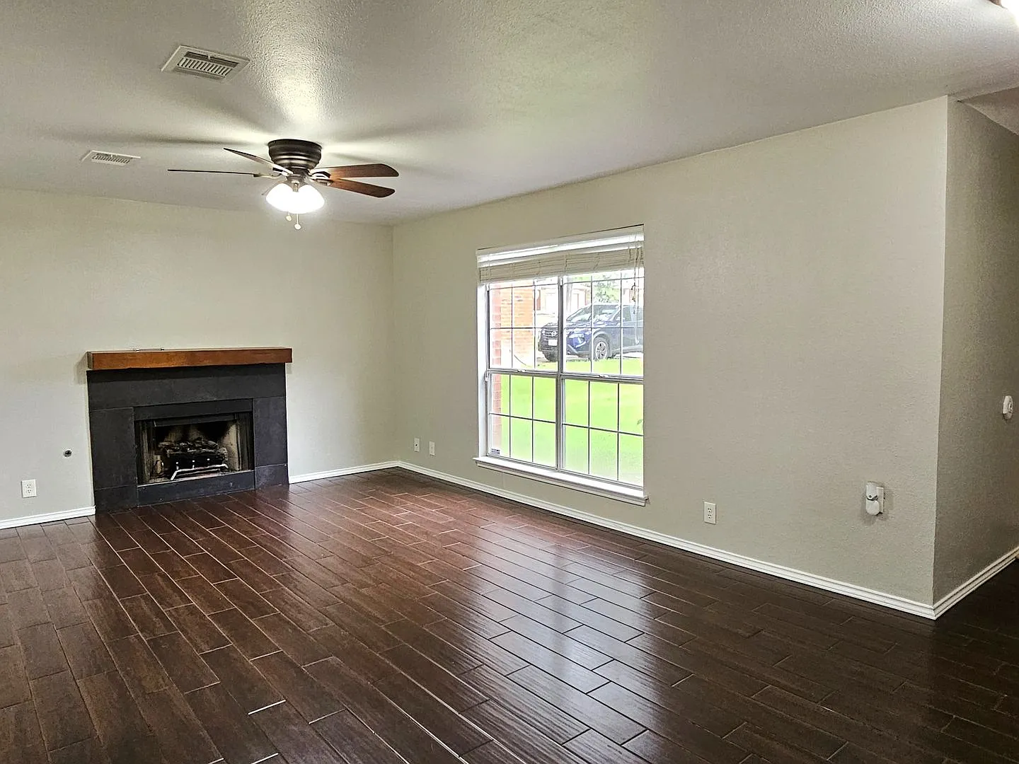 Welcome Home to This 4 Bed / 2.5 Bath Home in Round Rock — Photo 4