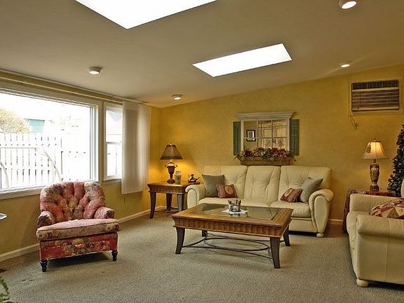 4th image of 17 Hillside Ave