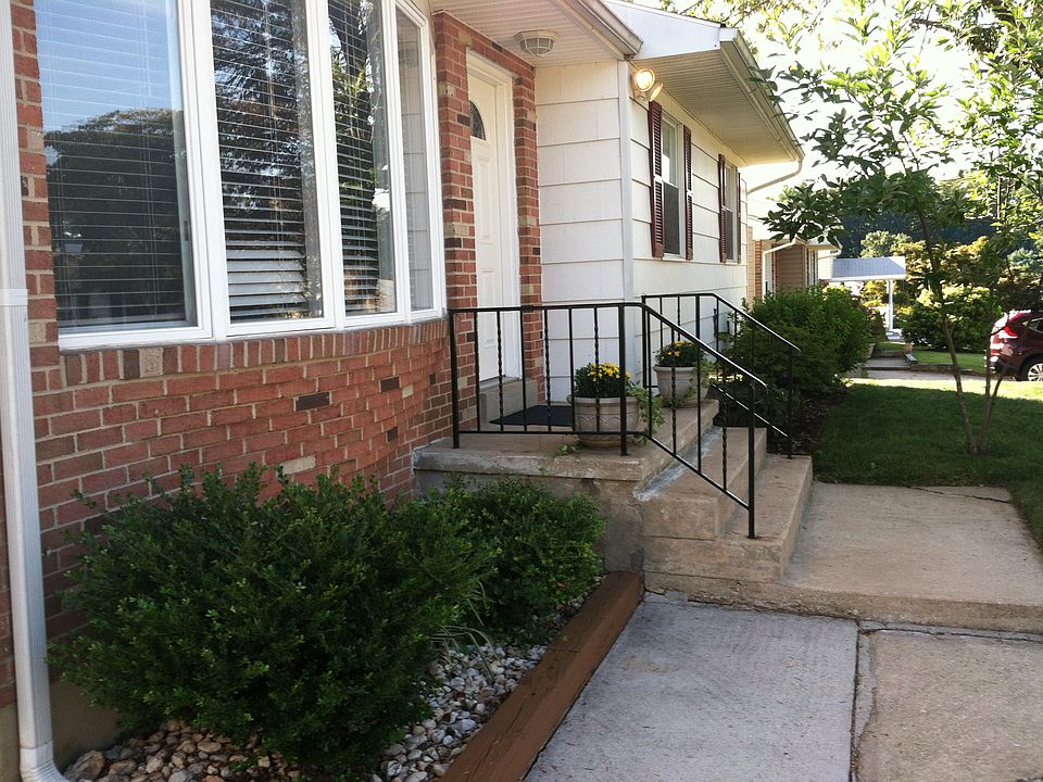 Front porch/bay window