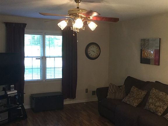 5th image of 70 Willowood Dr