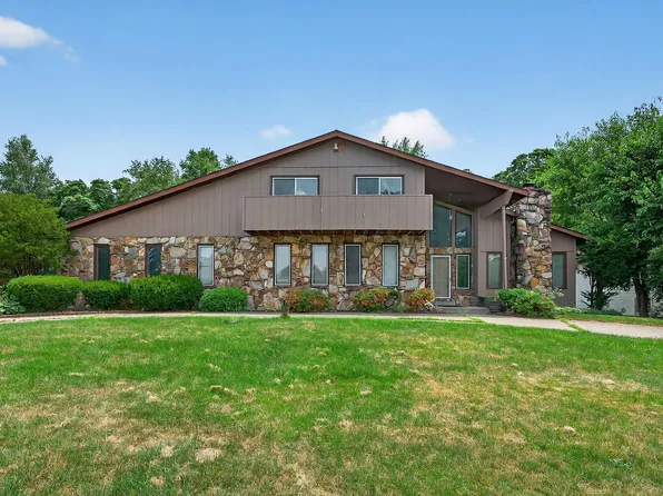 16456 Baywood Ln, Granger, IN 46530