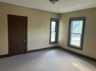 726 S 3rd St #1/2, Hoopeston, IL 60942