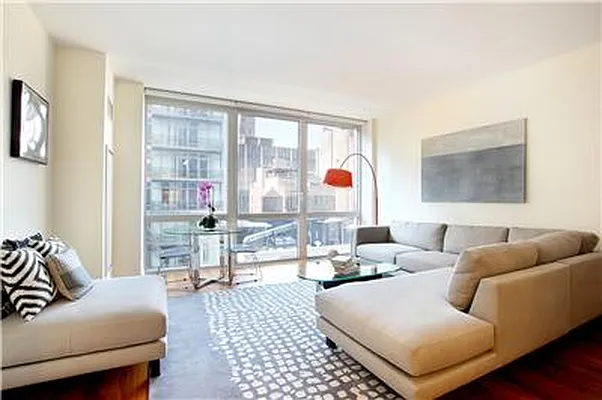 Rented by Warburg | media 24