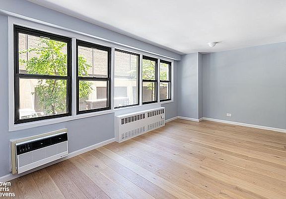 4th image of 220 E 54th St APT 2H