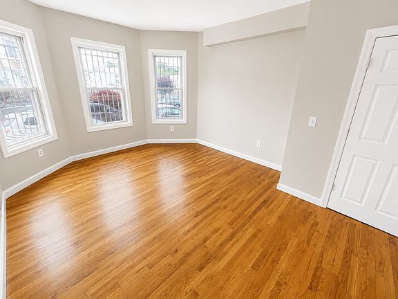 5th image of 461 14th Ave #1