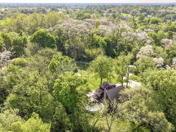 40 Country Ln, Wood River, IL 62095