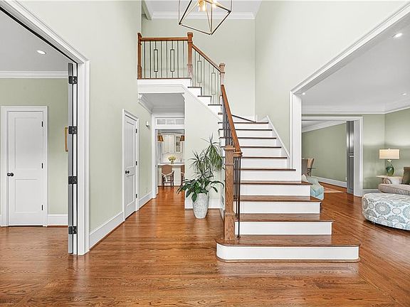 4th image of 406 Spring House Cv NE