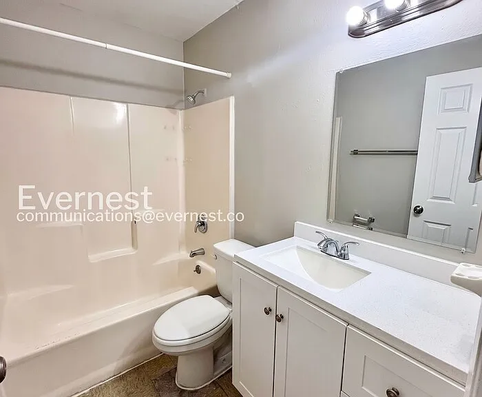3062 Saint Paul Dr — Photo 11